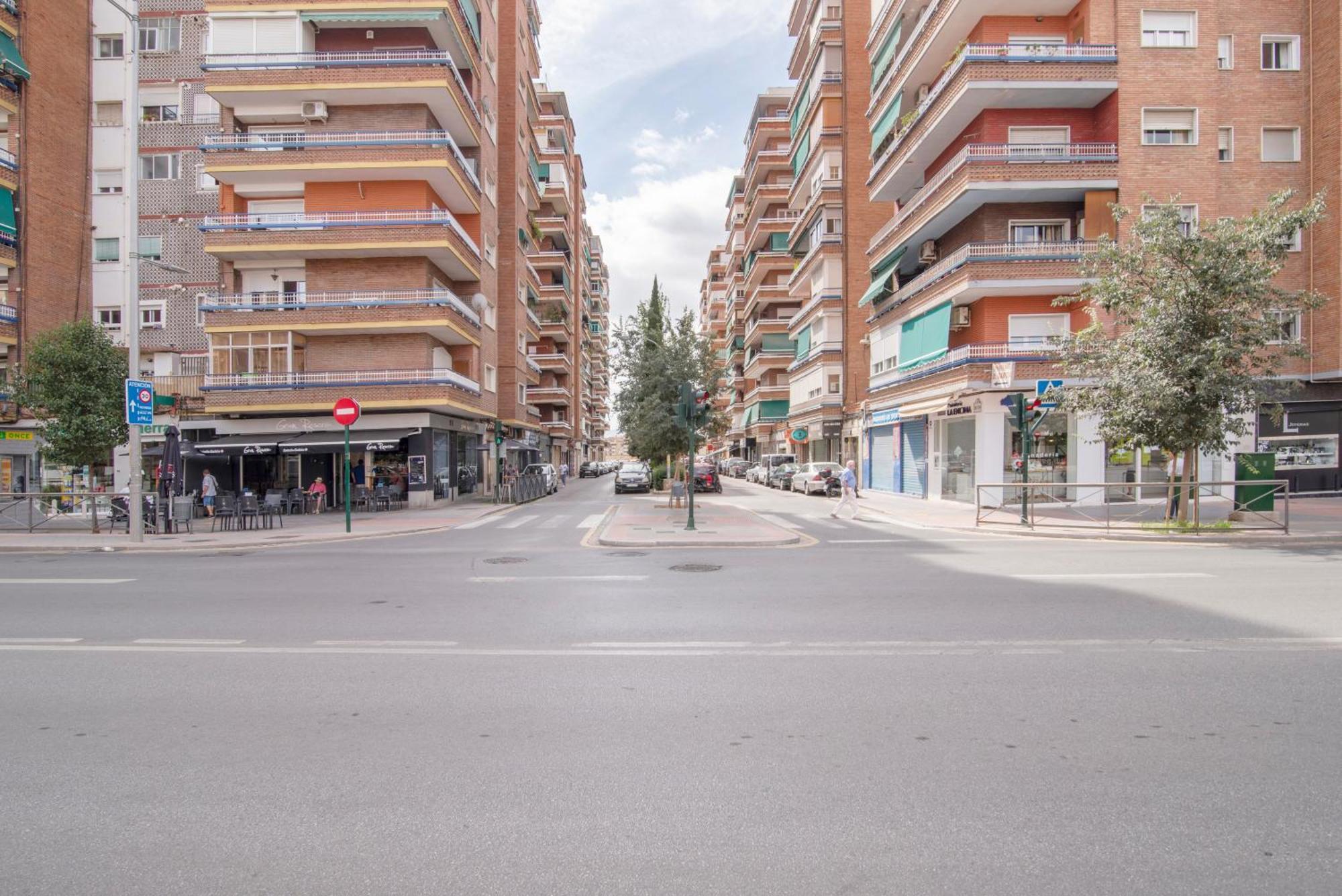 Delfin Retreat Con Terraza Junto A Parada De Metro *