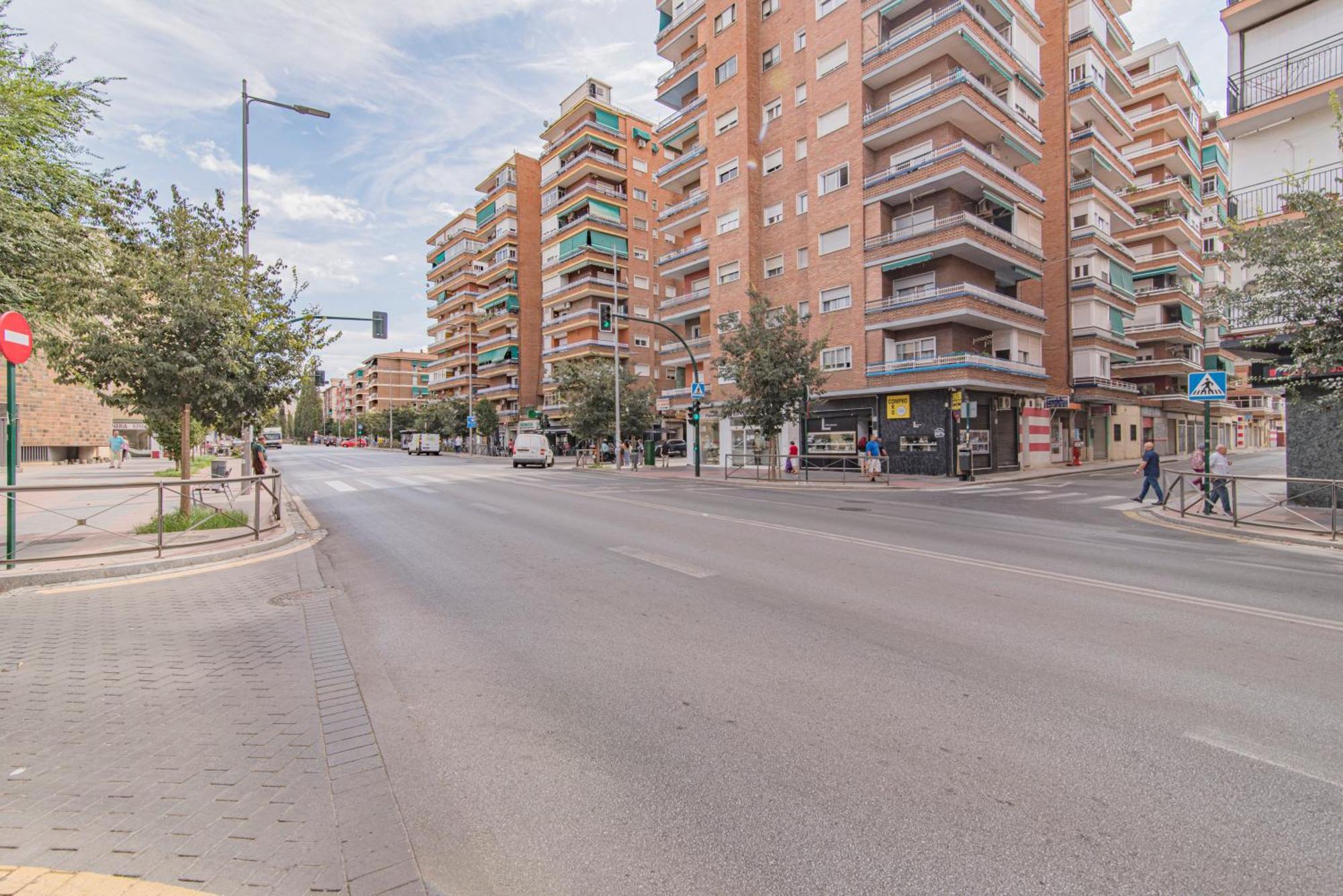 Delfin Retreat Con Terraza Junto A Parada De Metro Grenade