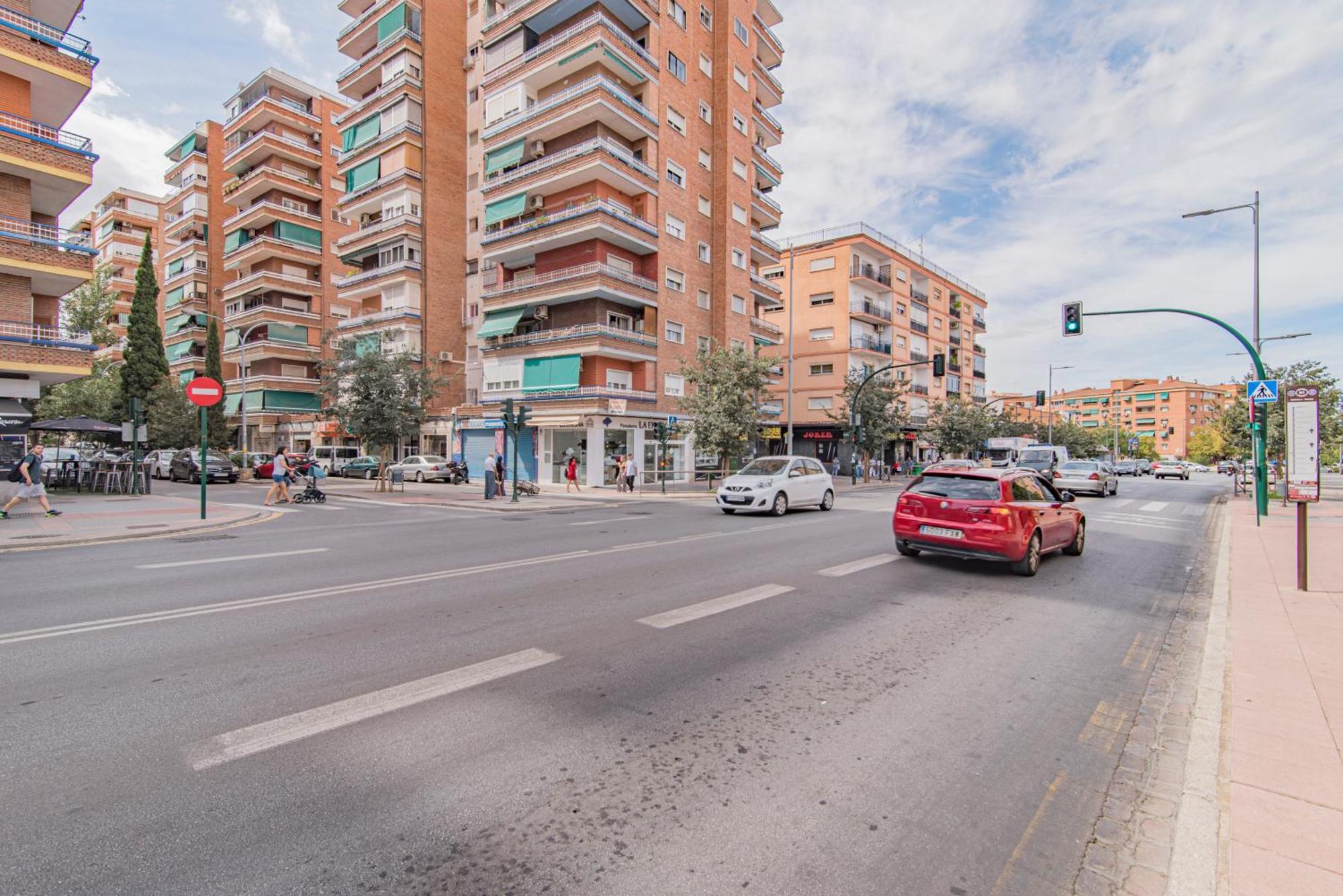 Delfin Retreat Con Terraza Junto A Parada De Metro Appartement