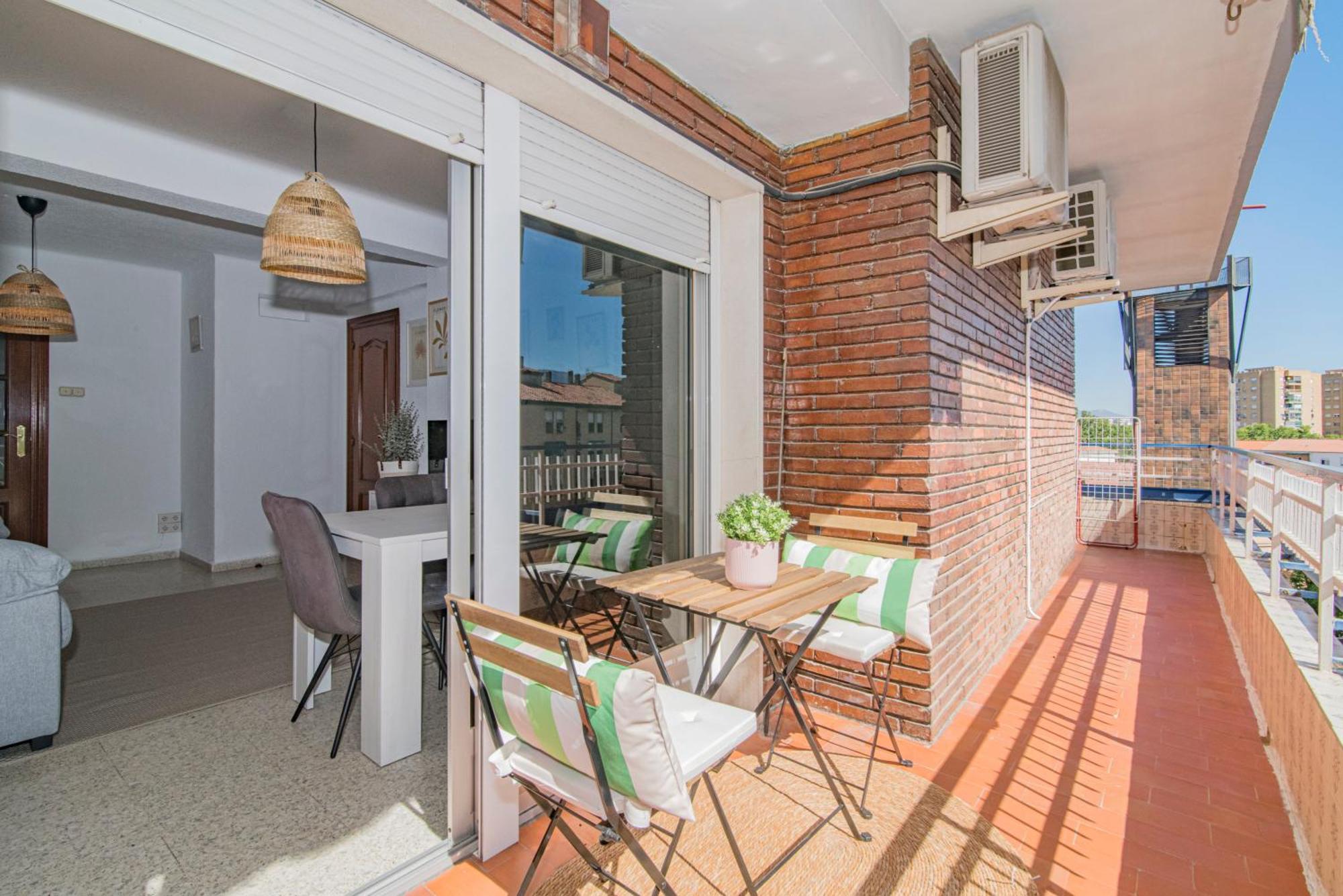 Delfin Retreat Con Terraza Junto A Parada De Metro * Grenade