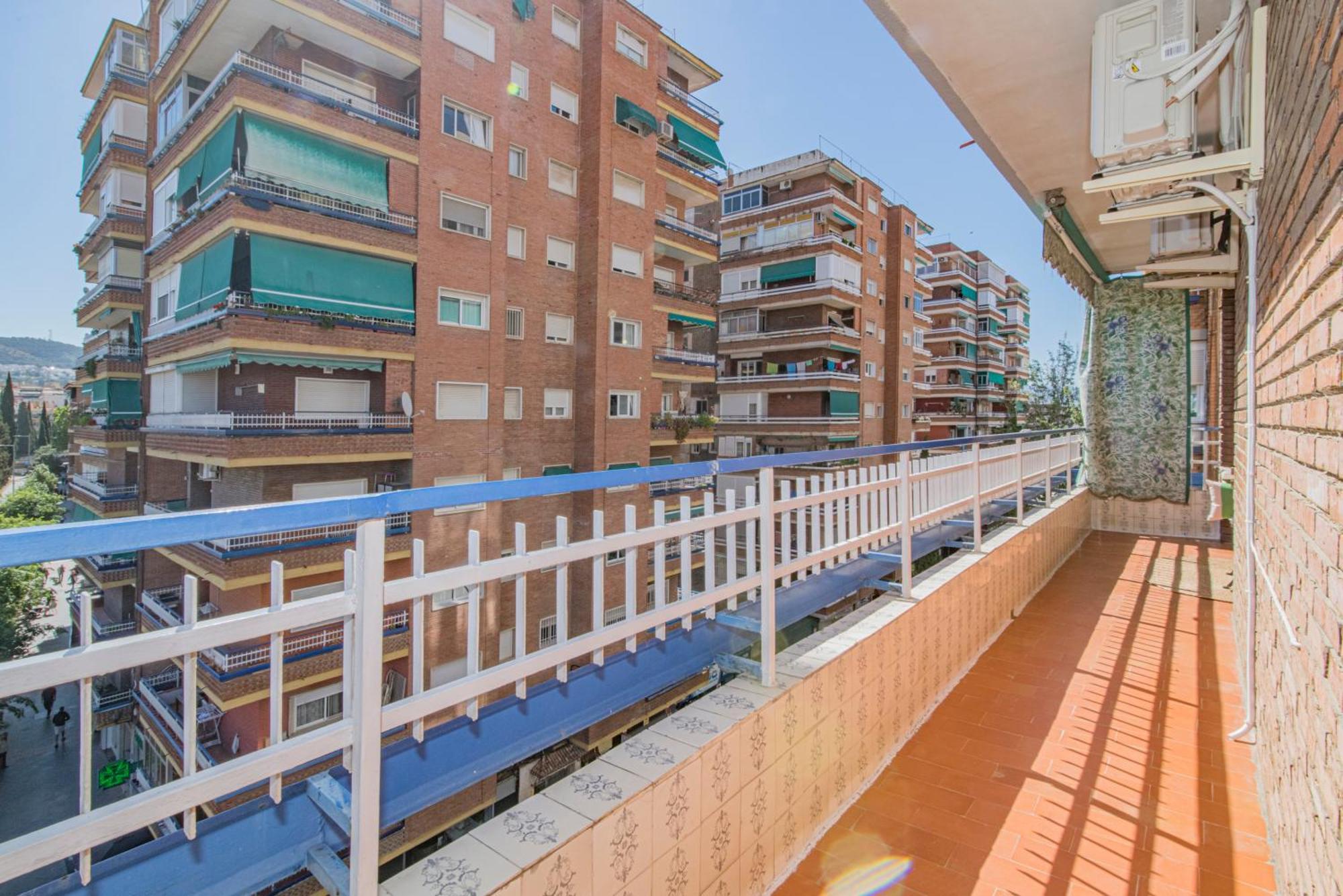 Delfin Retreat Con Terraza Junto A Parada De Metro * Granada